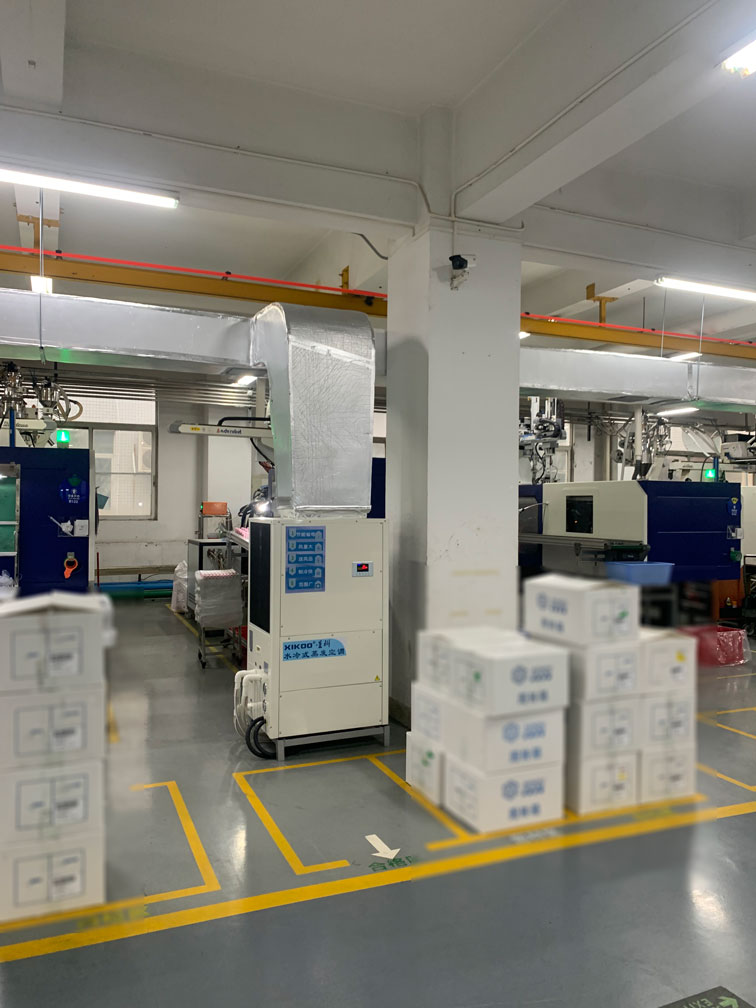 工業省電空調-立式管道機安裝于大型注塑廠房車間崗位降溫