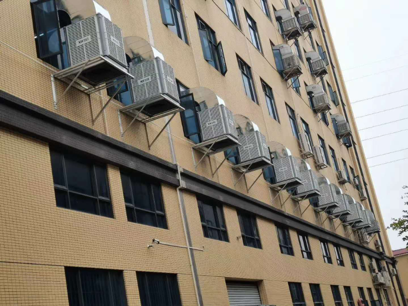 大型工業廠房車間降溫安裝環保空調-加高機款